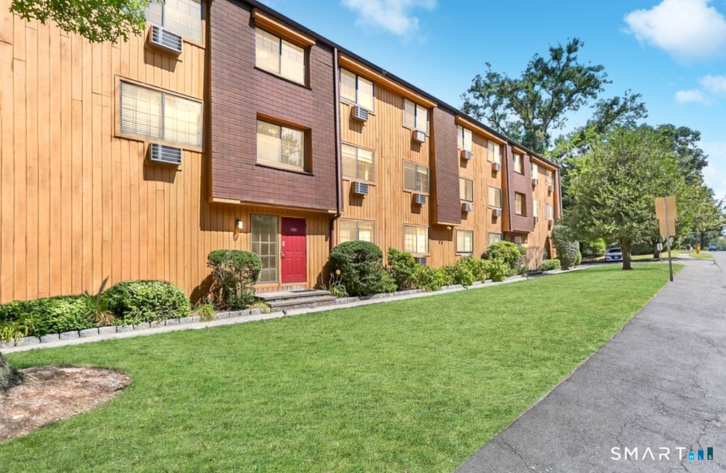 Photo of 197 Bridge Street #9, Stamford, CT 06905 (MLS # 24214505)