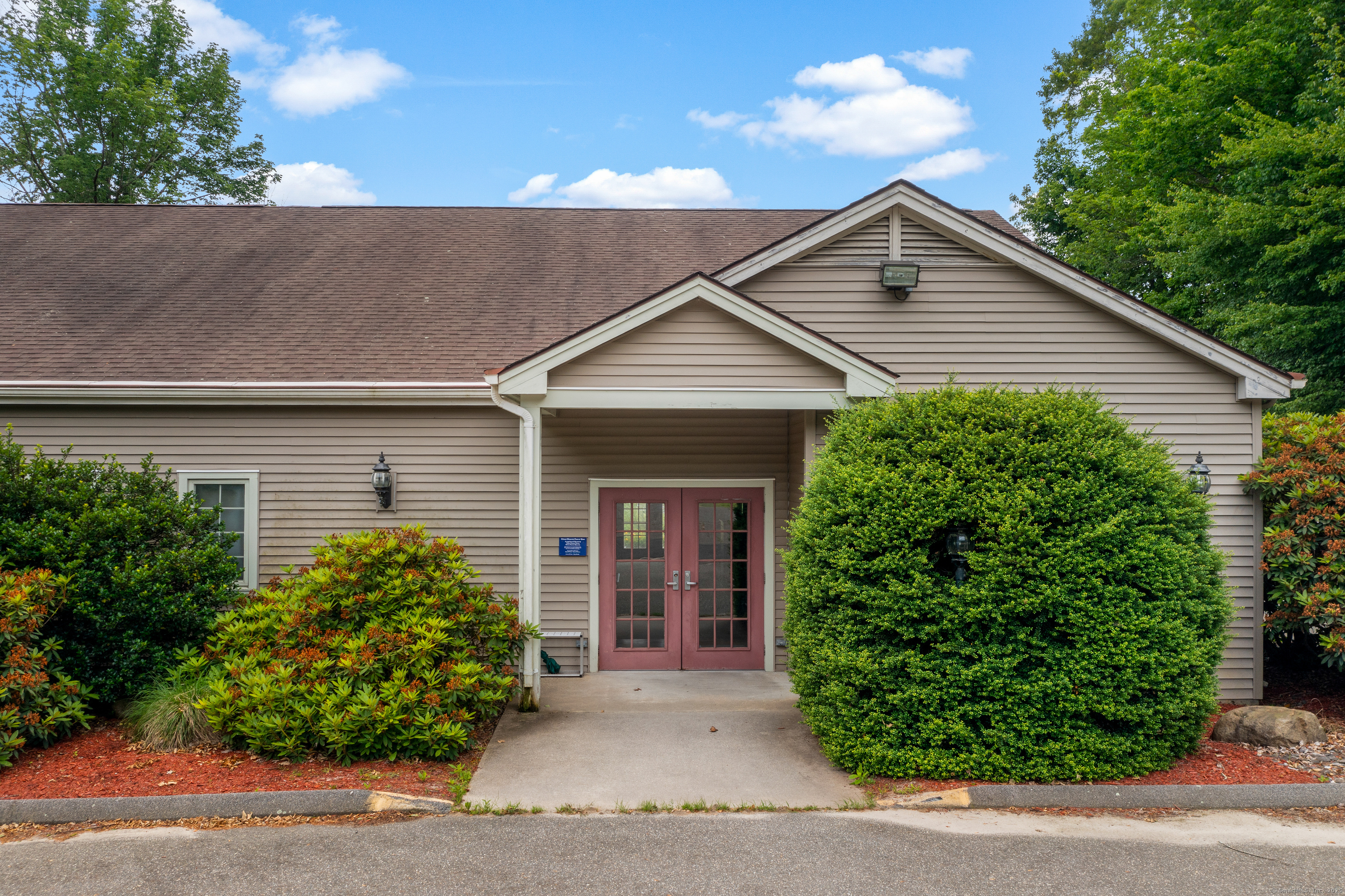 Tolland, Connecticut 06084, United States, ,1 BathroomBathrooms,Commercial,Active,161893