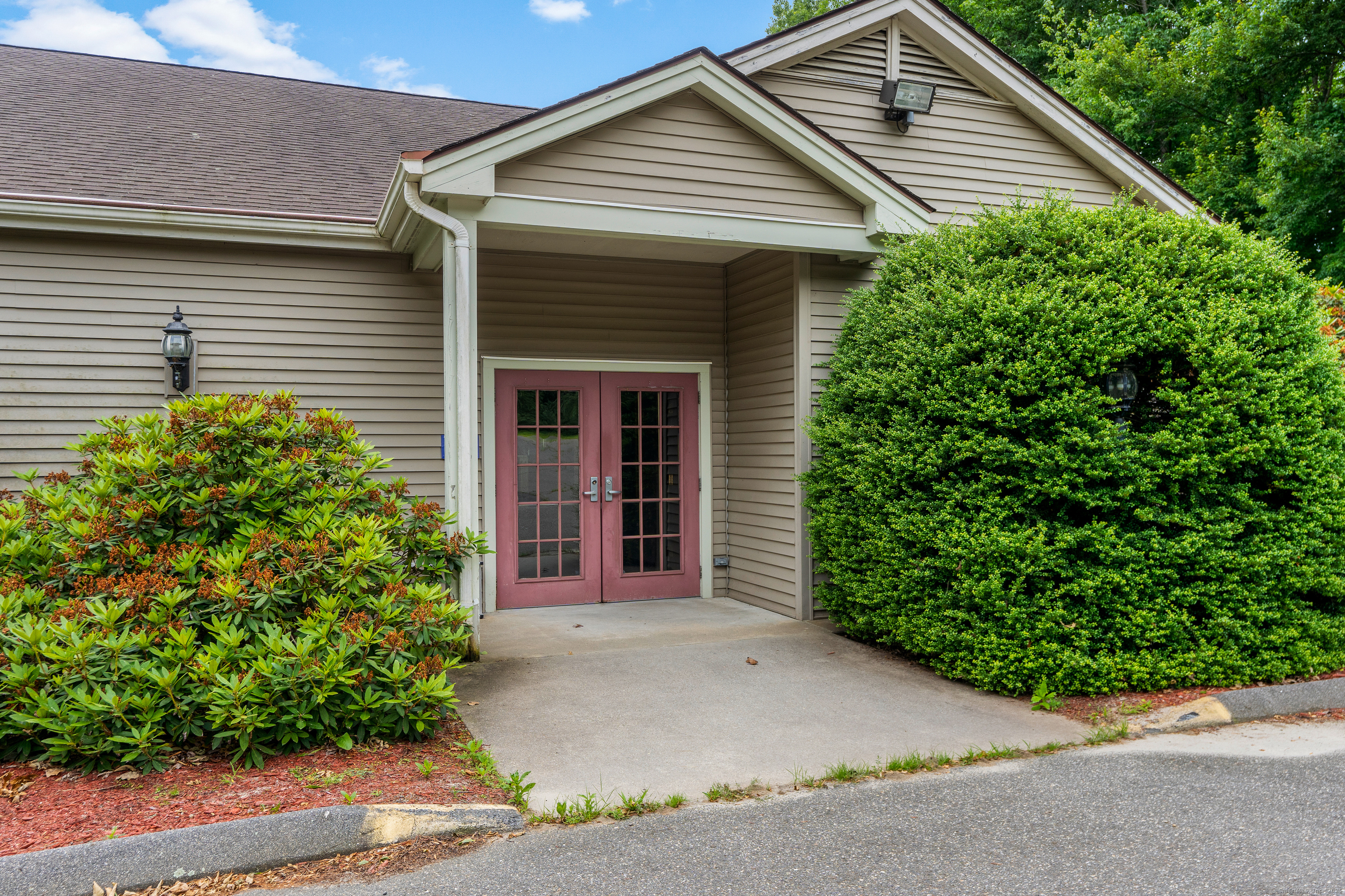 Tolland, Connecticut 06084, United States, ,1 BathroomBathrooms,Commercial,Active,161893