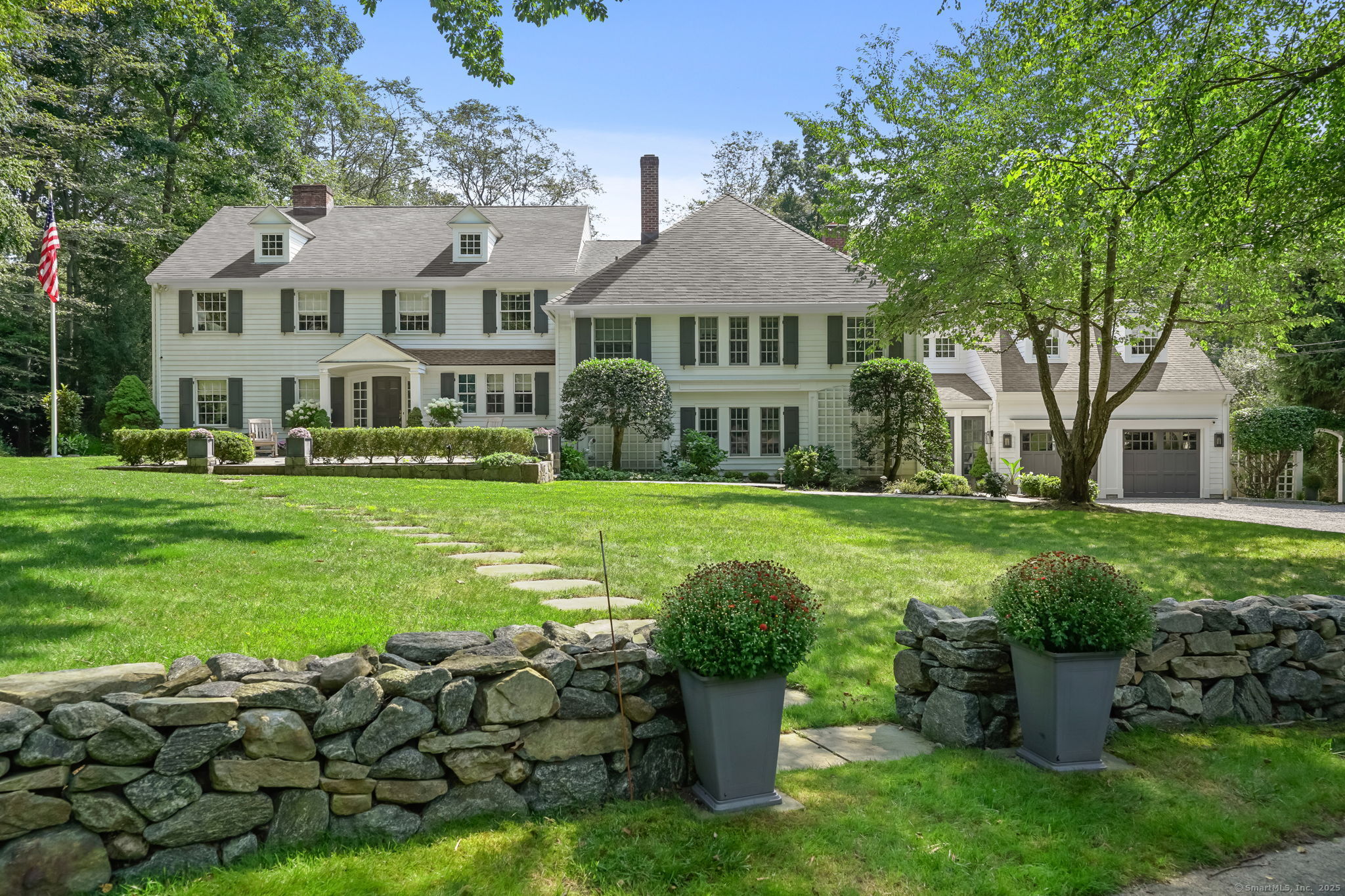 Kona Road, Darien, Connecticut - 5 Bedrooms  
7 Bathrooms  
13 Rooms - 