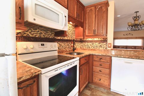 Tiny photo for 61 Meetinghouse Village #5, Meriden, CT 06450 (MLS # 24141623)