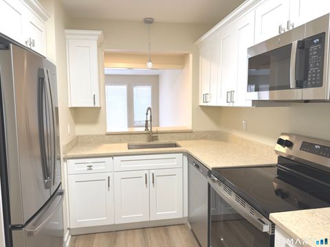 Condo For Rent - 61 Far View Commons #61<br/> Southbury, CT 06488