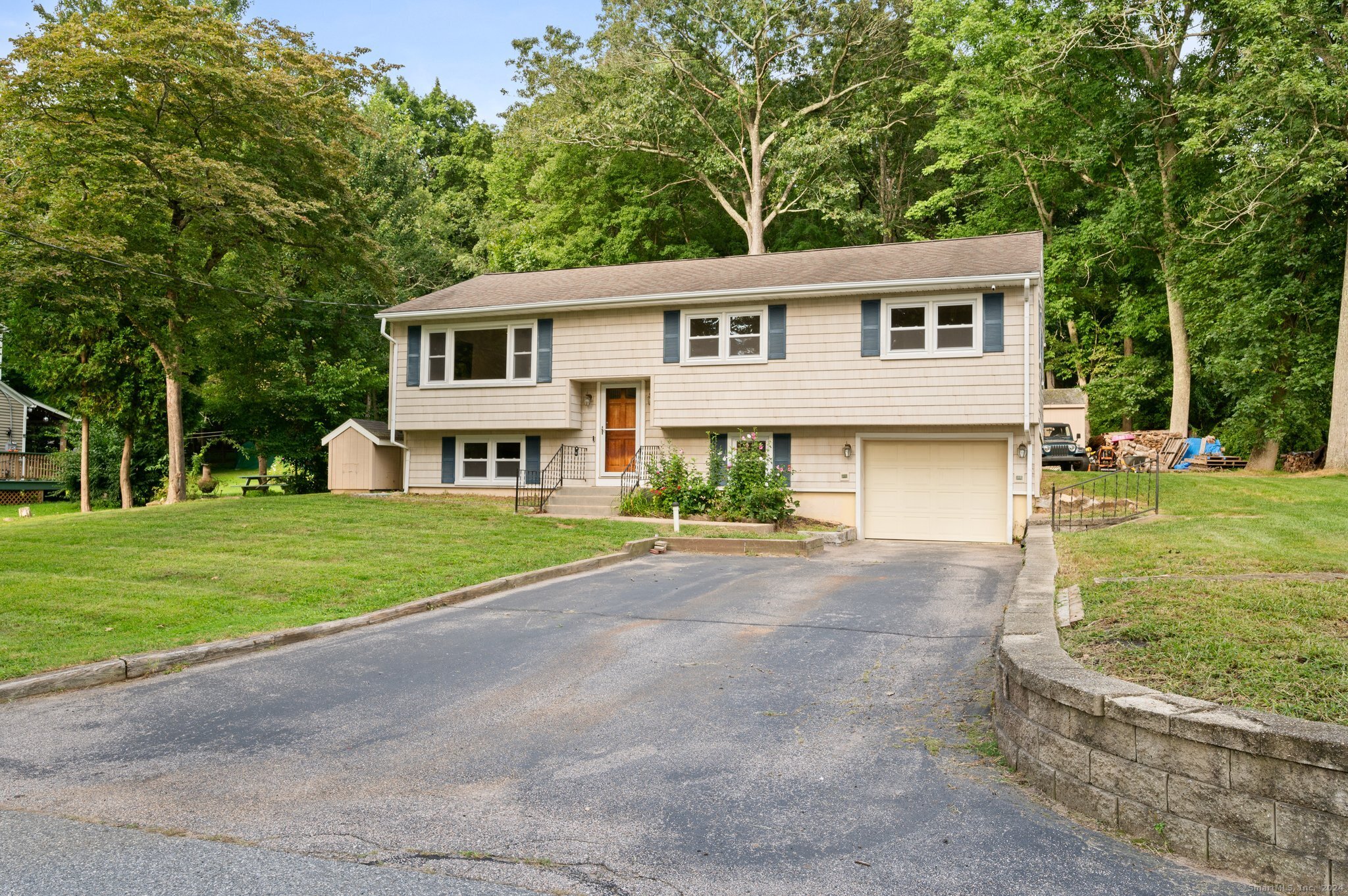 View Montville, CT 06382 house