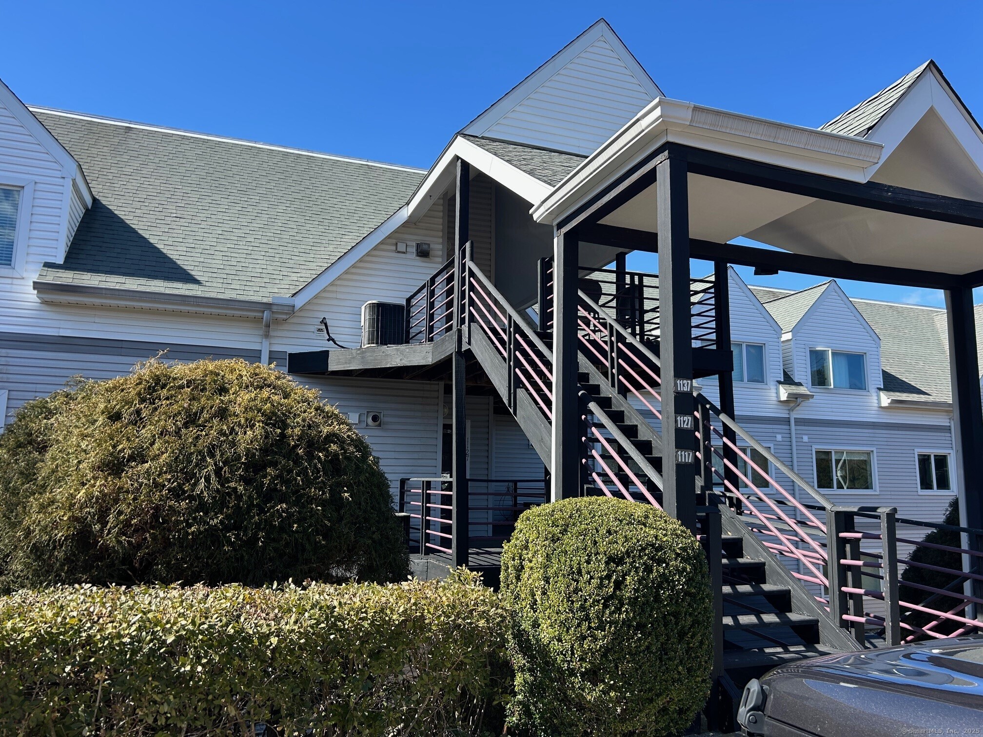 Windward Road 1117, Milford, Connecticut - 2 Bedrooms  
2 Bathrooms  
5 Rooms - 