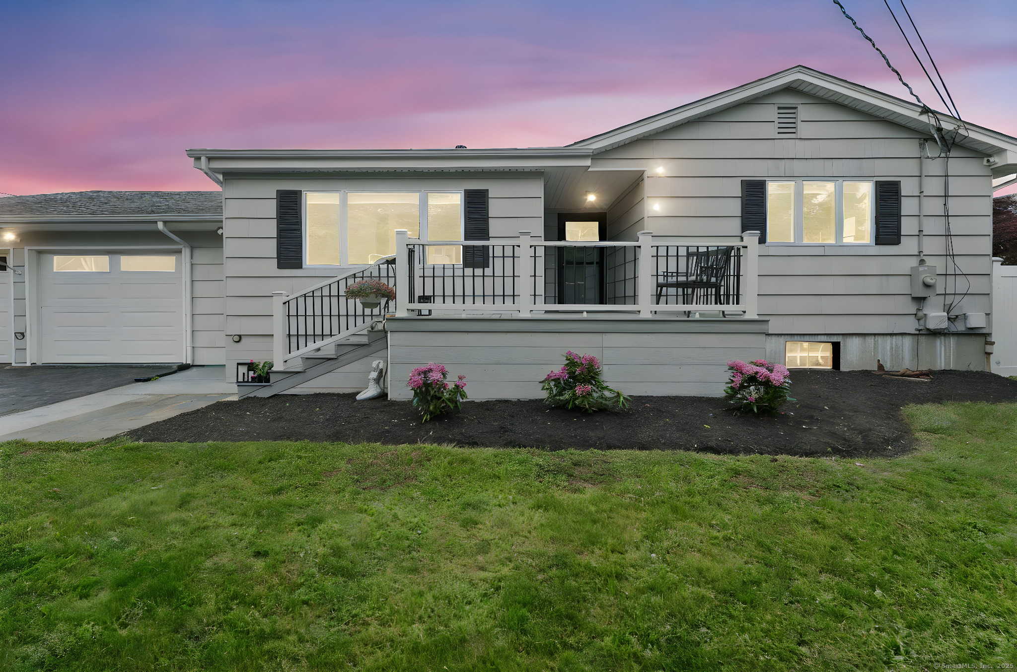Meadow Drive, Waterford, Connecticut - 3 Bedrooms  
2 Bathrooms  
7 Rooms - 