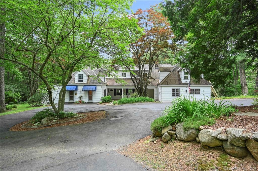 Property for Sale at 134 Chestnut Land Road, New Milford, Connecticut - Bedrooms: 5 
Bathrooms: 6 
Rooms: 11  - $699,000