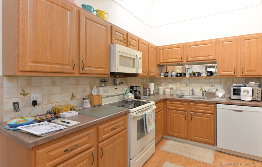 3 Heritage Village #B, Southbury, Connecticut image 9