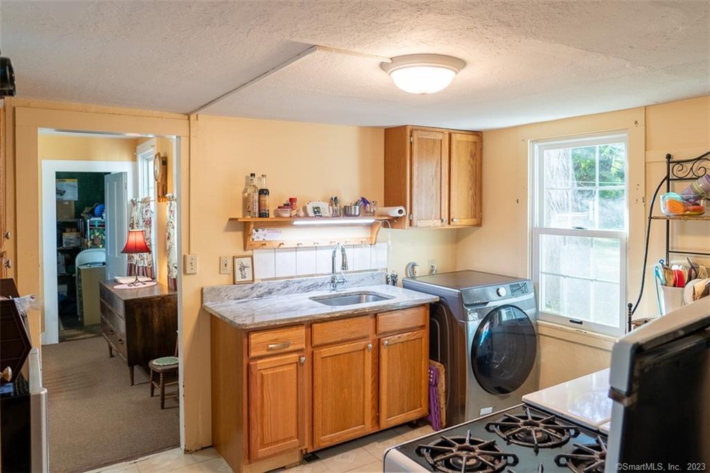 Groton, Connecticut 06355, United States, 3 Bedrooms Bedrooms, ,1 BathroomBathrooms,Residential,Pending,69256