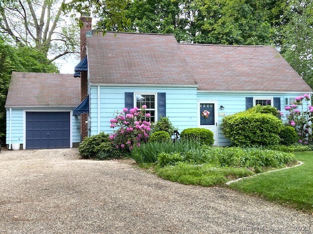 Belleview Avenue, Southington, Connecticut - 2 Bedrooms  
1 Bathrooms  
5 Rooms - 