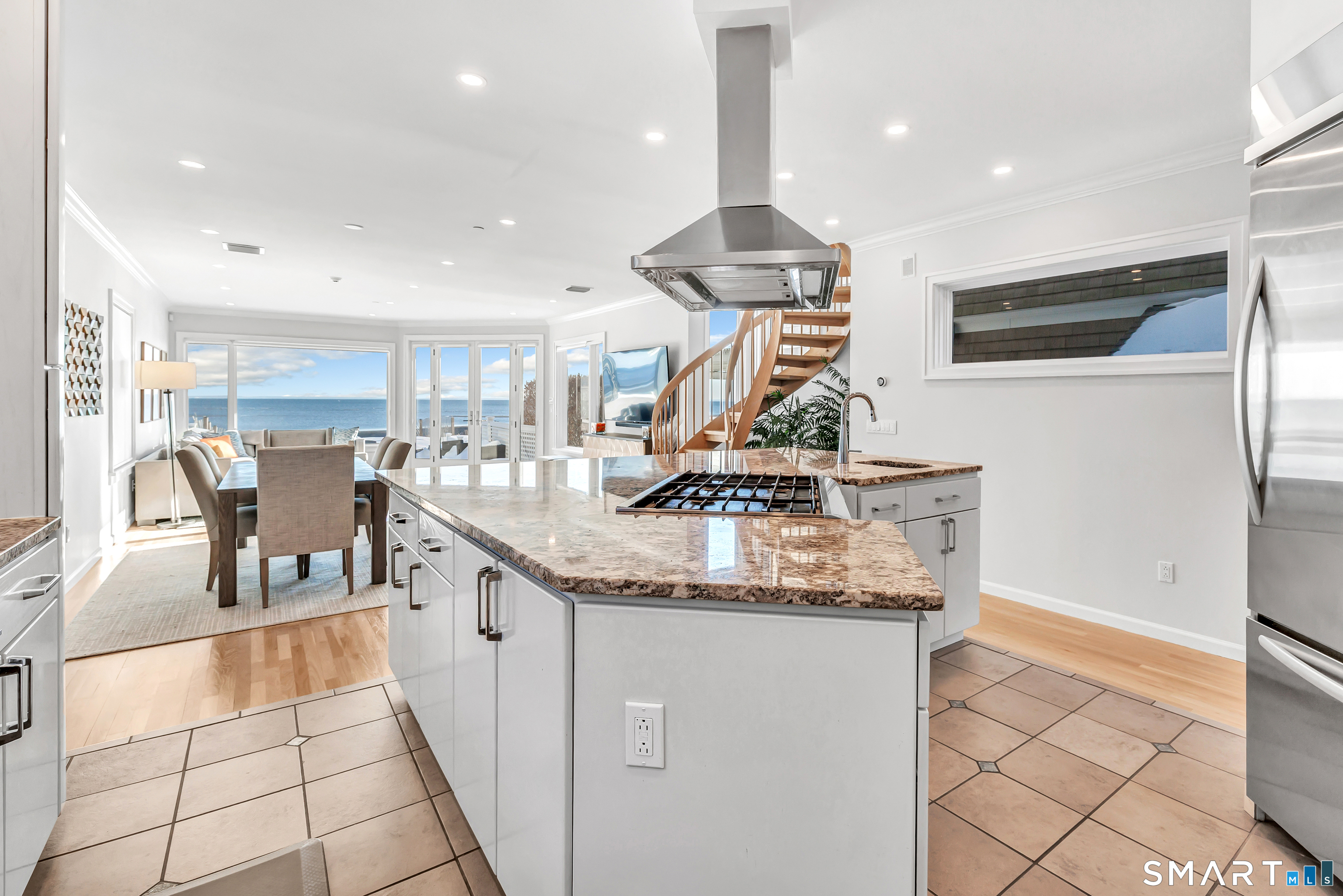 1053 Fairfield Beach Road