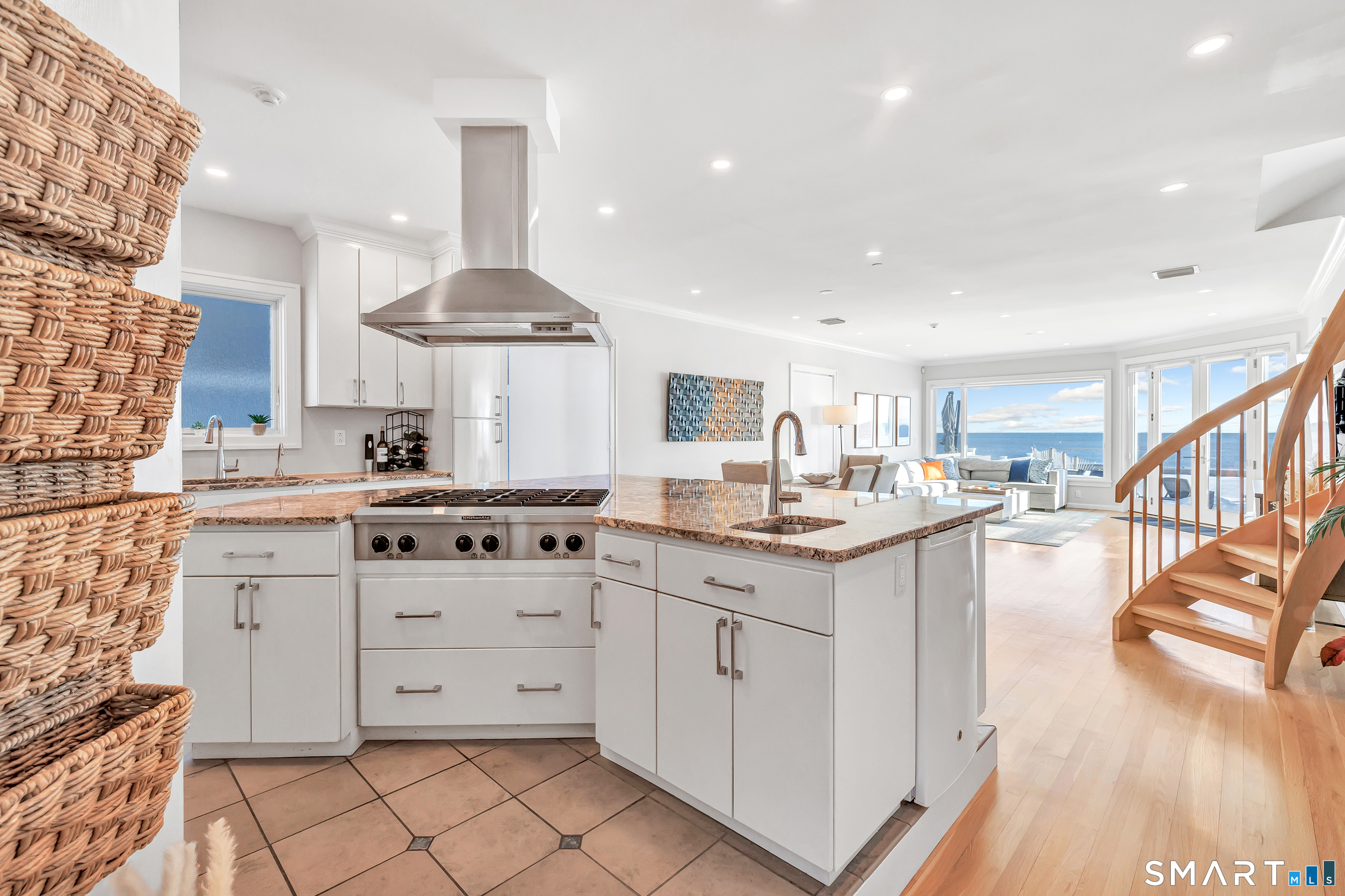 1053 Fairfield Beach Road