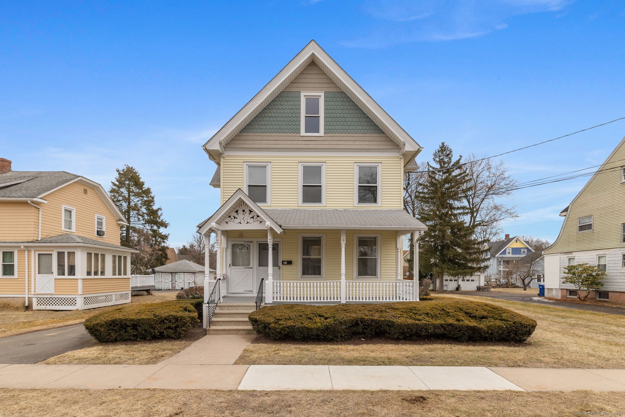 Loomis Avenue, Windsor, Connecticut - 2 Bedrooms  
1 Bathrooms  
5 Rooms - 