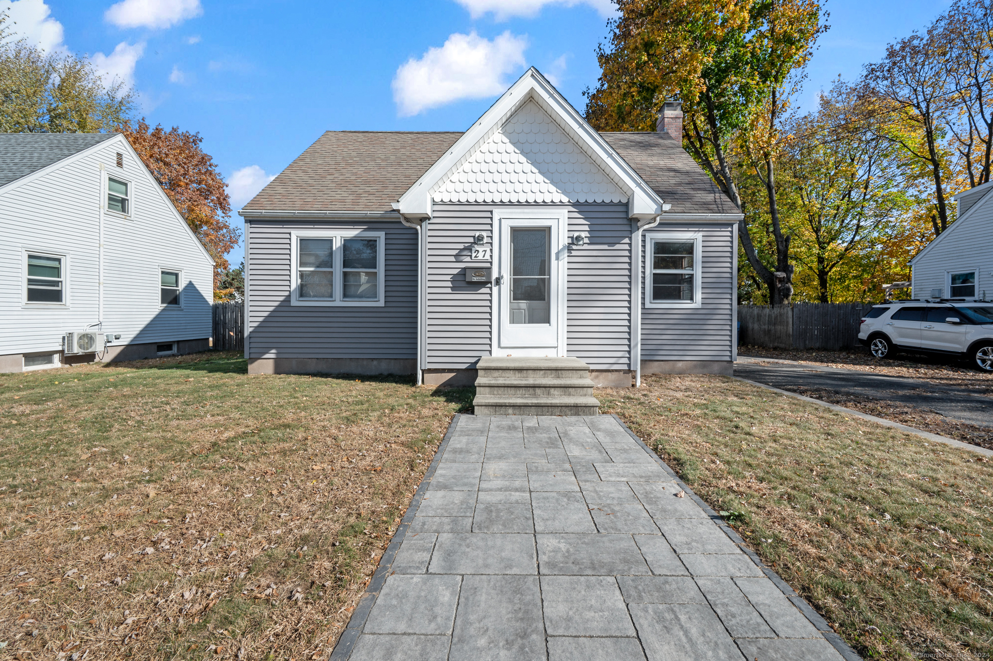 Property for Sale at 27 Deerfield Drive, Manchester, Connecticut - Bedrooms: 3 
Bathrooms: 1 
Rooms: 6  - $269,900