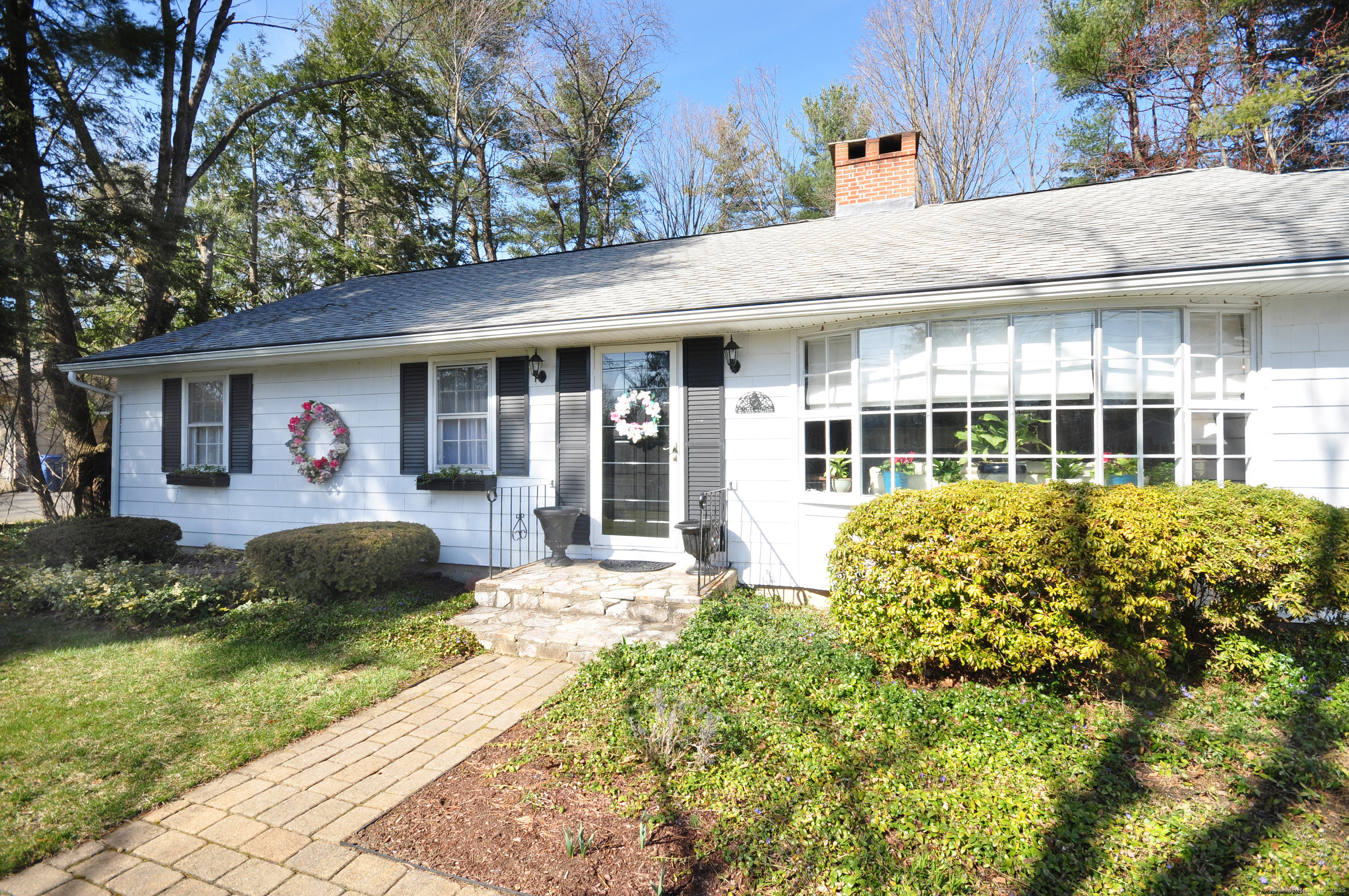 Rental Property at Richard Road, Simsbury, Connecticut - Bedrooms: 3 
Bathrooms: 2 
Rooms: 5  - $3,200 MO.