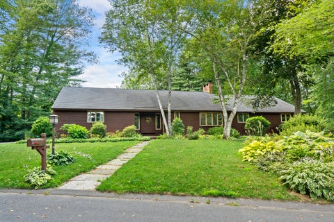 Homes For Sale - 22 Brookside Drive<br/> Suffield, CT 06078
