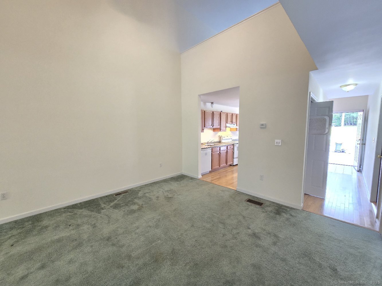 Manchester, Connecticut 06042, United States, 2 Bedrooms Bedrooms, ,2 BathroomsBathrooms,Residential,Active,150441