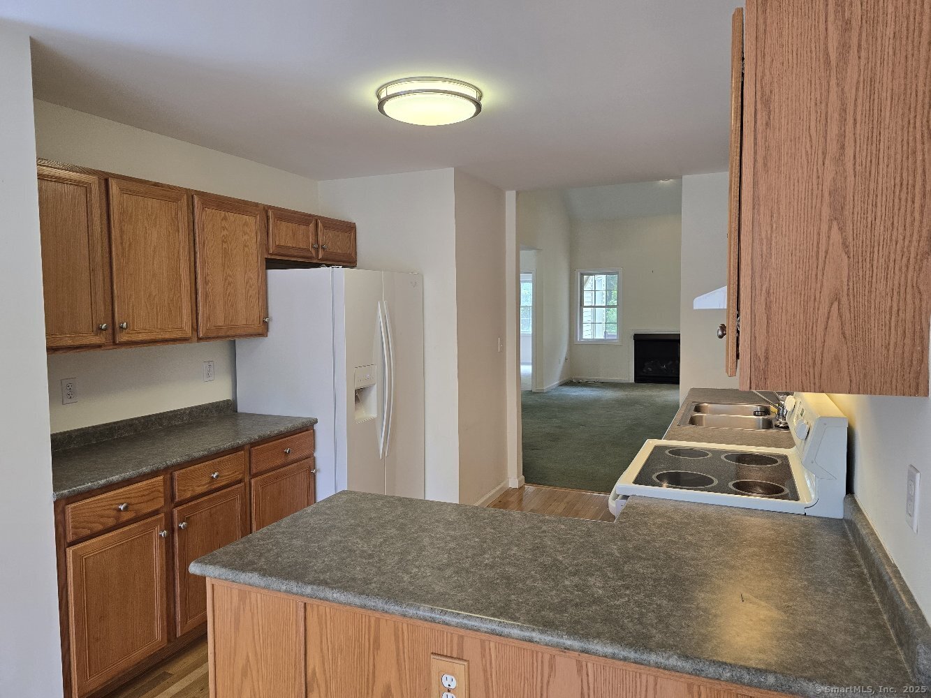 Manchester, Connecticut 06042, United States, 2 Bedrooms Bedrooms, ,2 BathroomsBathrooms,Residential,Active,150441