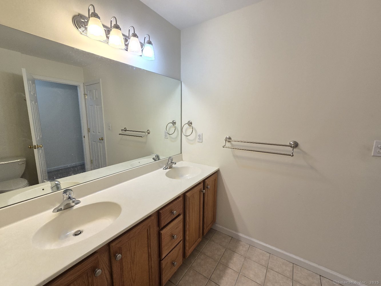 Manchester, Connecticut 06042, United States, 2 Bedrooms Bedrooms, ,2 BathroomsBathrooms,Residential,Active,150441