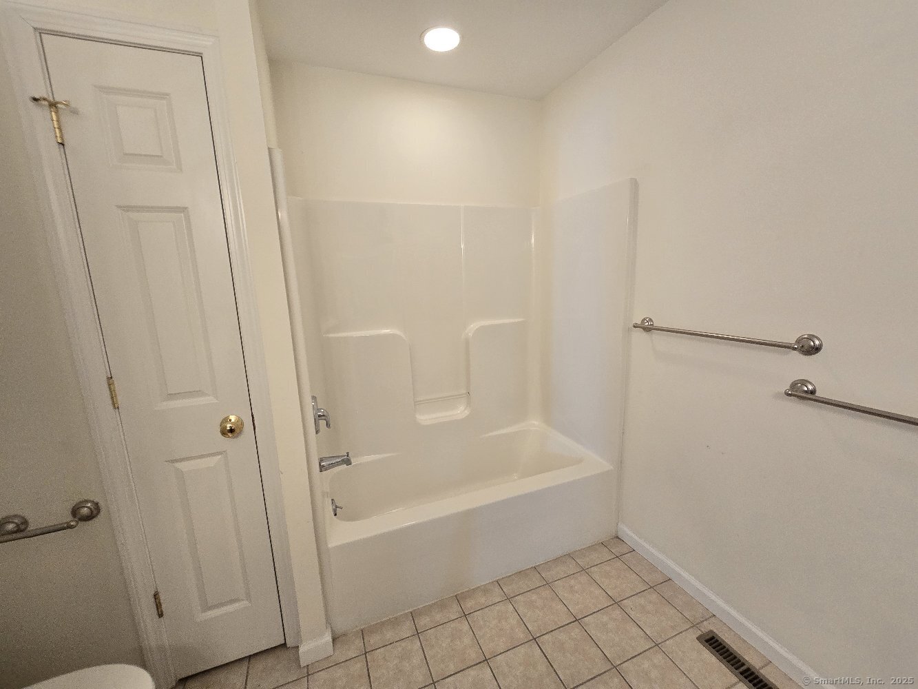 Manchester, Connecticut 06042, United States, 2 Bedrooms Bedrooms, ,2 BathroomsBathrooms,Residential,Active,150441