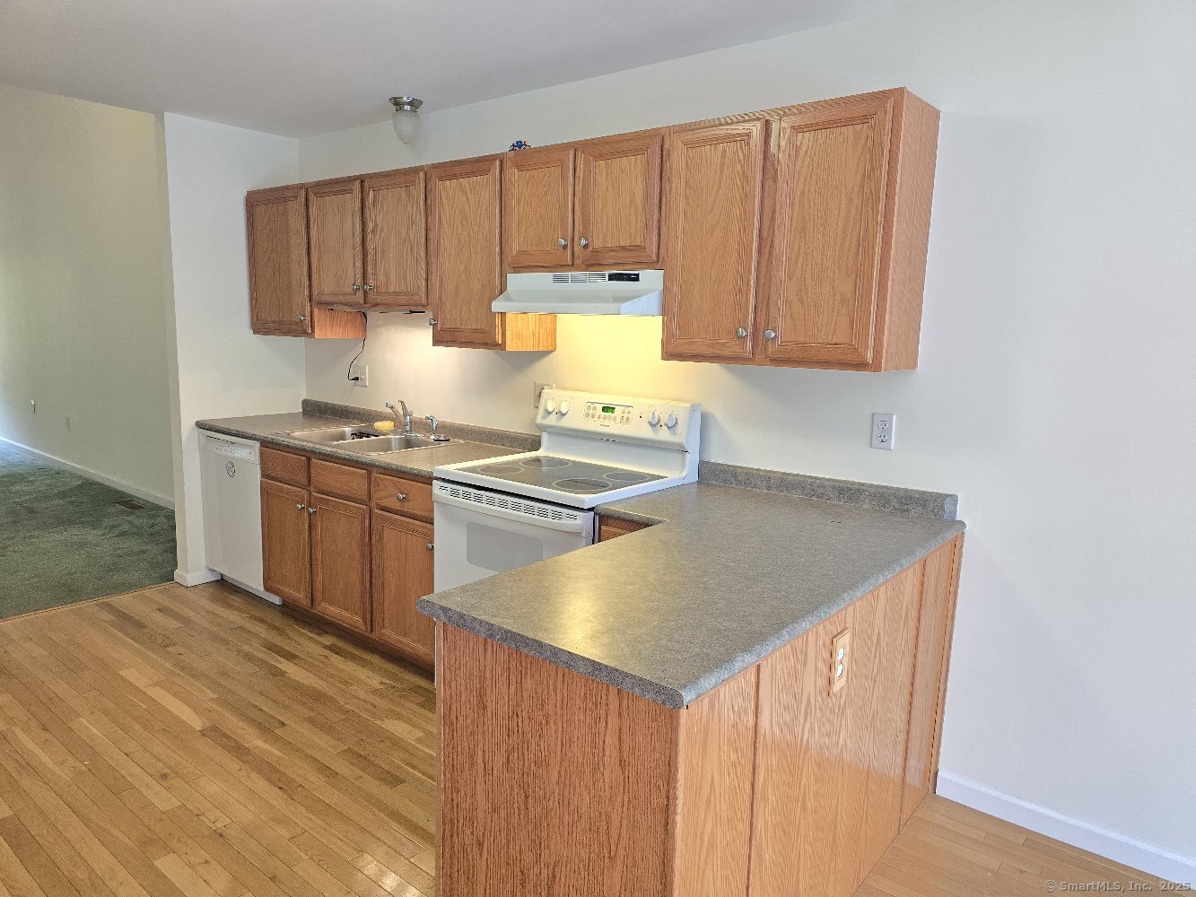 Manchester, Connecticut 06042, United States, 2 Bedrooms Bedrooms, ,2 BathroomsBathrooms,Residential,Active,150441