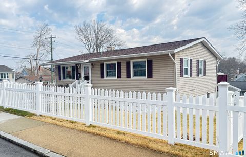 Photo of 47 W High Street, New London, CT 06320 (MLS # 24164528)