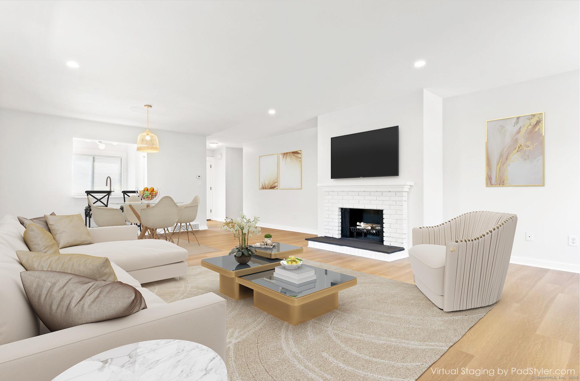 Apache Lane A, Stratford, Connecticut - 1 Bedrooms  
2 Bathrooms  
5 Rooms - 