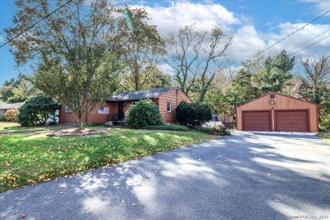 Photo of 10 Lake Road, Woodbury, CT 06798 (MLS # 24135747)
