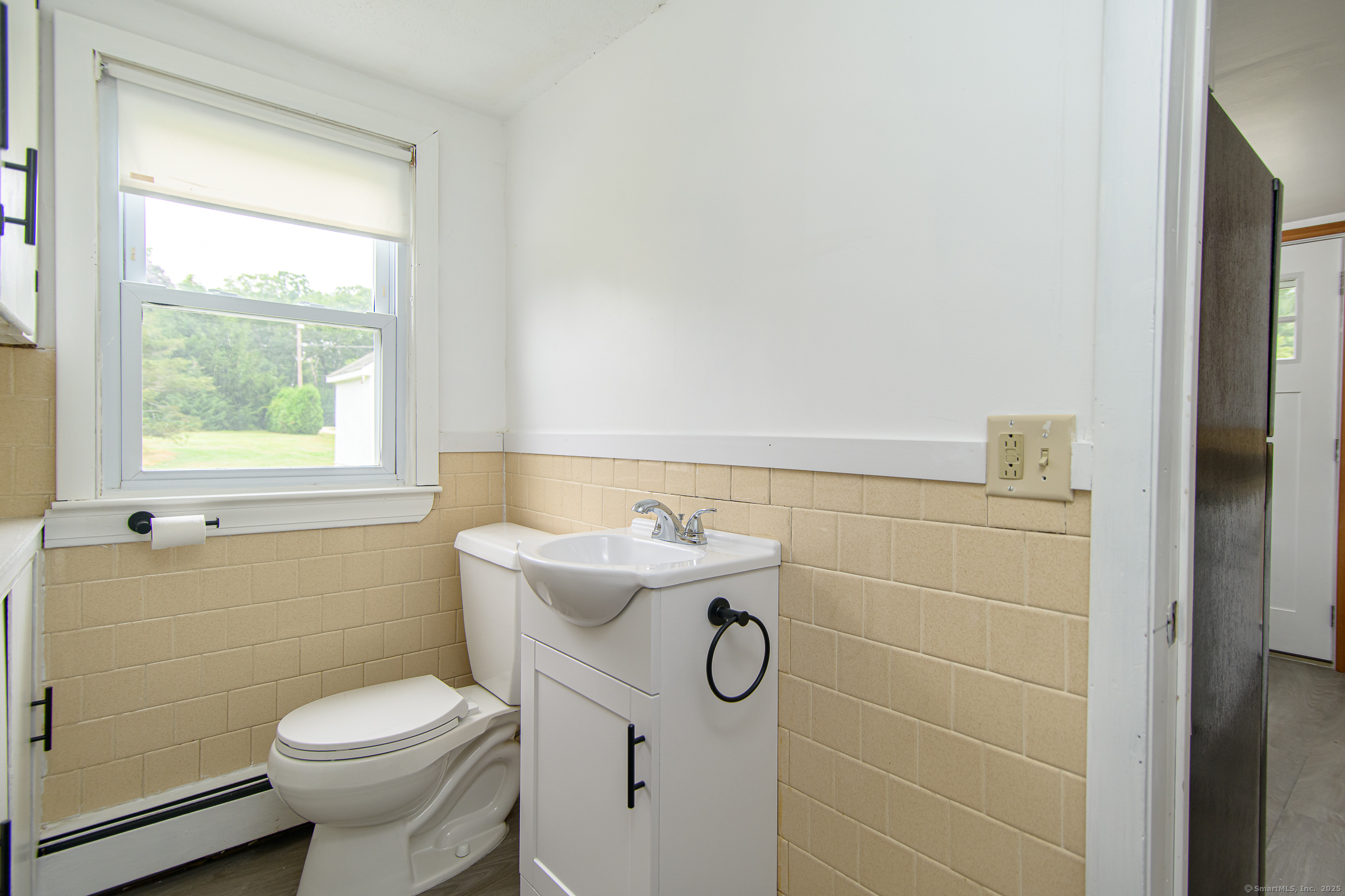 Pomfret, Connecticut 06259, United States, 2 Bedrooms Bedrooms, ,2 BathroomsBathrooms,Residential,Active,192700