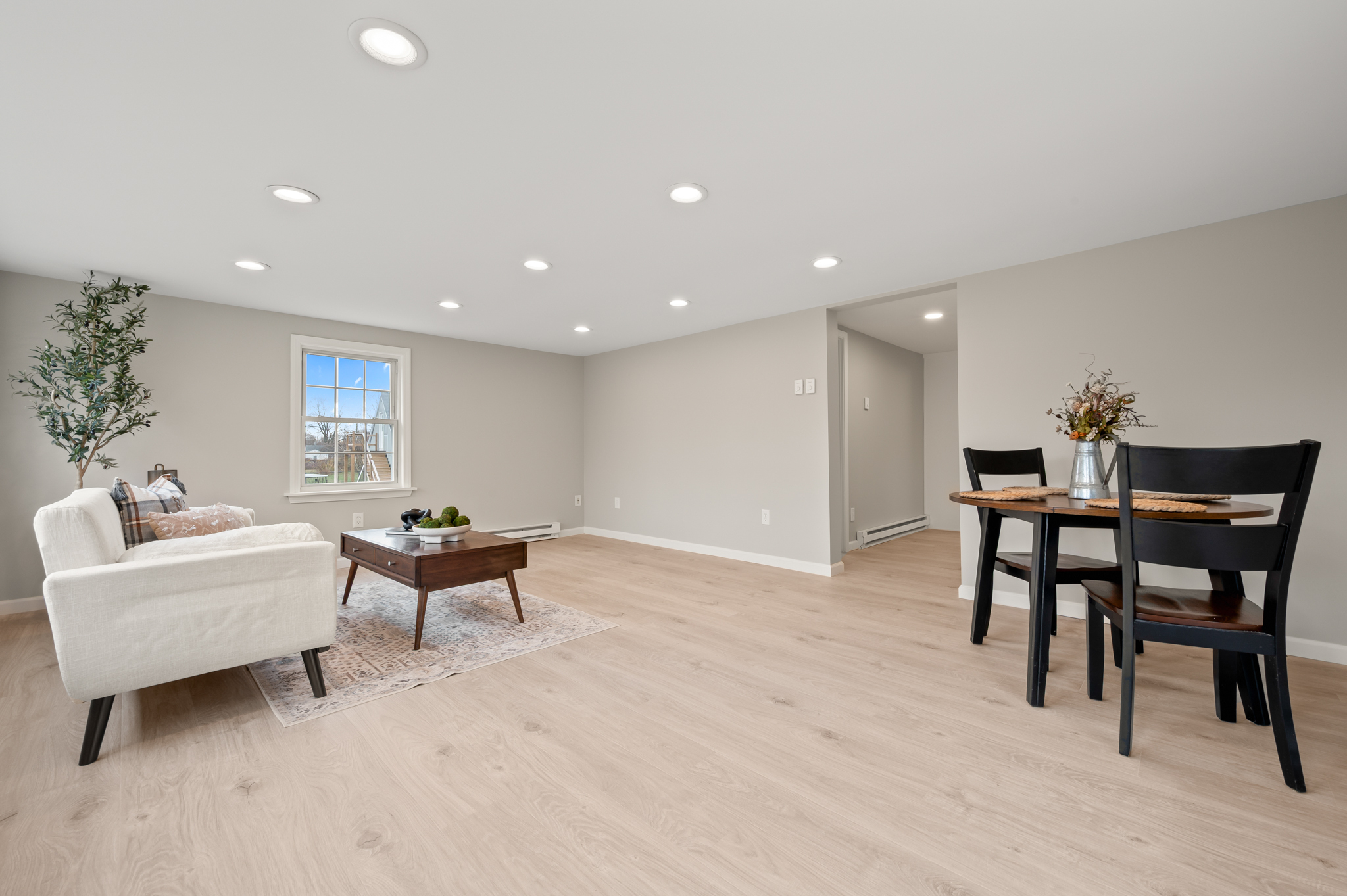 East Hartford, Connecticut 06118, United States, 2 Bedrooms Bedrooms, ,1 BathroomBathrooms,Residential,Active,243540