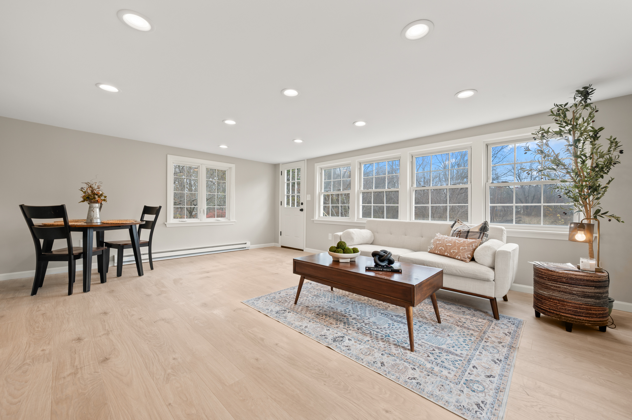 East Hartford, Connecticut 06118, United States, 2 Bedrooms Bedrooms, ,1 BathroomBathrooms,Residential,Active,243540