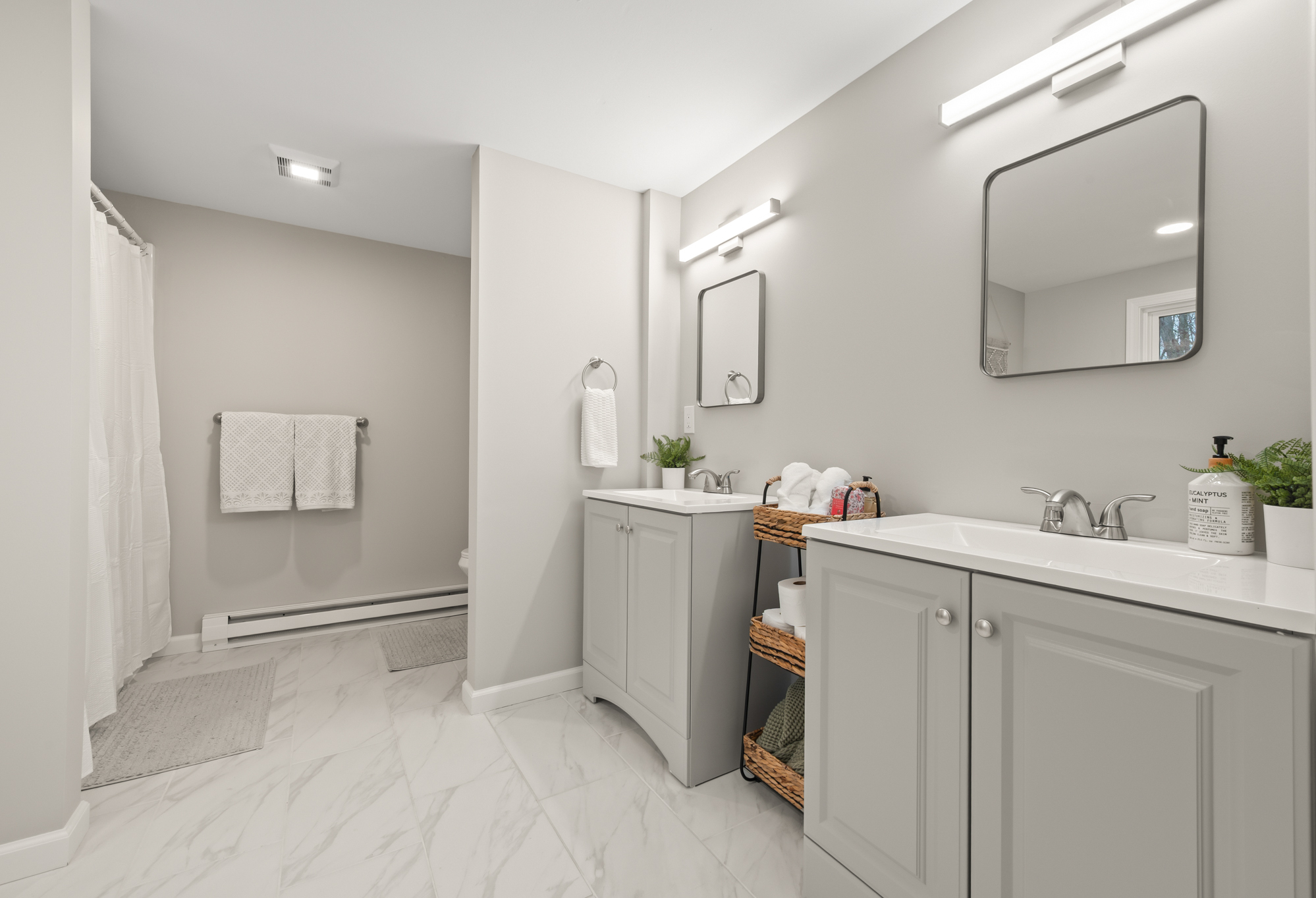 East Hartford, Connecticut 06118, United States, 2 Bedrooms Bedrooms, ,1 BathroomBathrooms,Residential,Active,243540