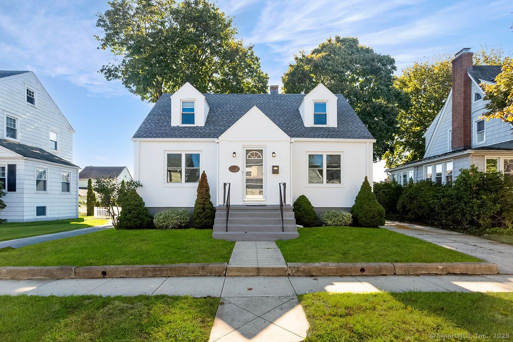 Photo of 25 Glenwood Avenue, Stratford, CT 06614 (MLS # 24135265)