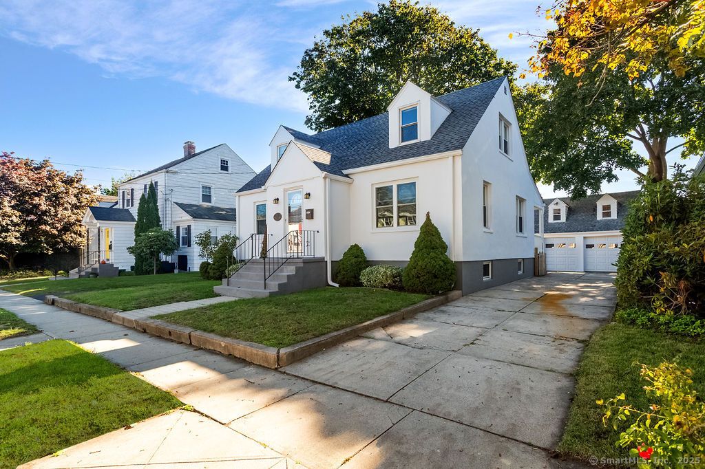Photo of 25 Glenwood Avenue, Stratford, CT 06614 (MLS # 24135265)