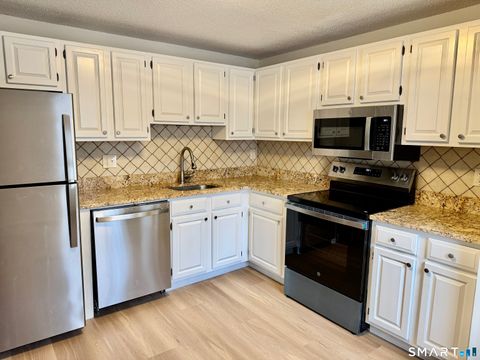 Tiny photo for 8 Heather Ridge #8, Shelton, CT 06484 (MLS # 24145188)