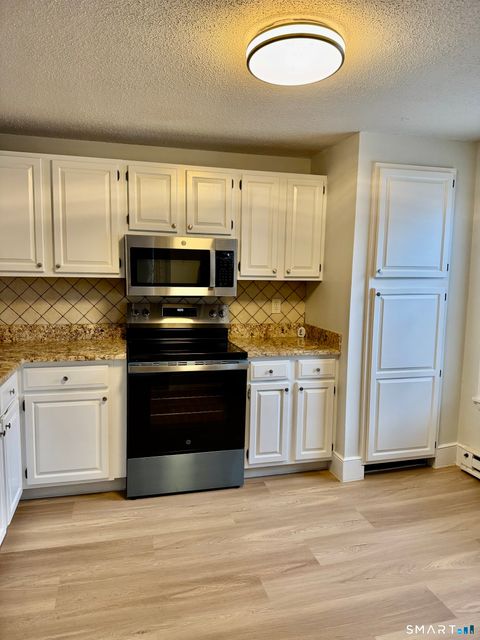 Tiny photo for 8 Heather Ridge #8, Shelton, CT 06484 (MLS # 24145188)