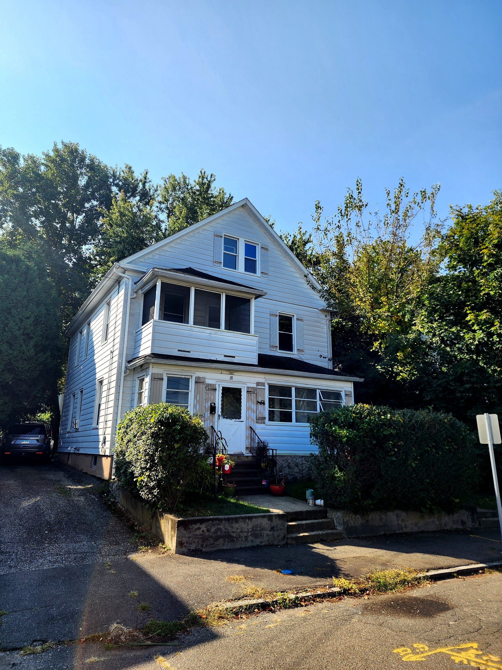 Rufus Street, Ansonia, Connecticut - 5 Bedrooms  
2 Bathrooms  
9 Rooms - 