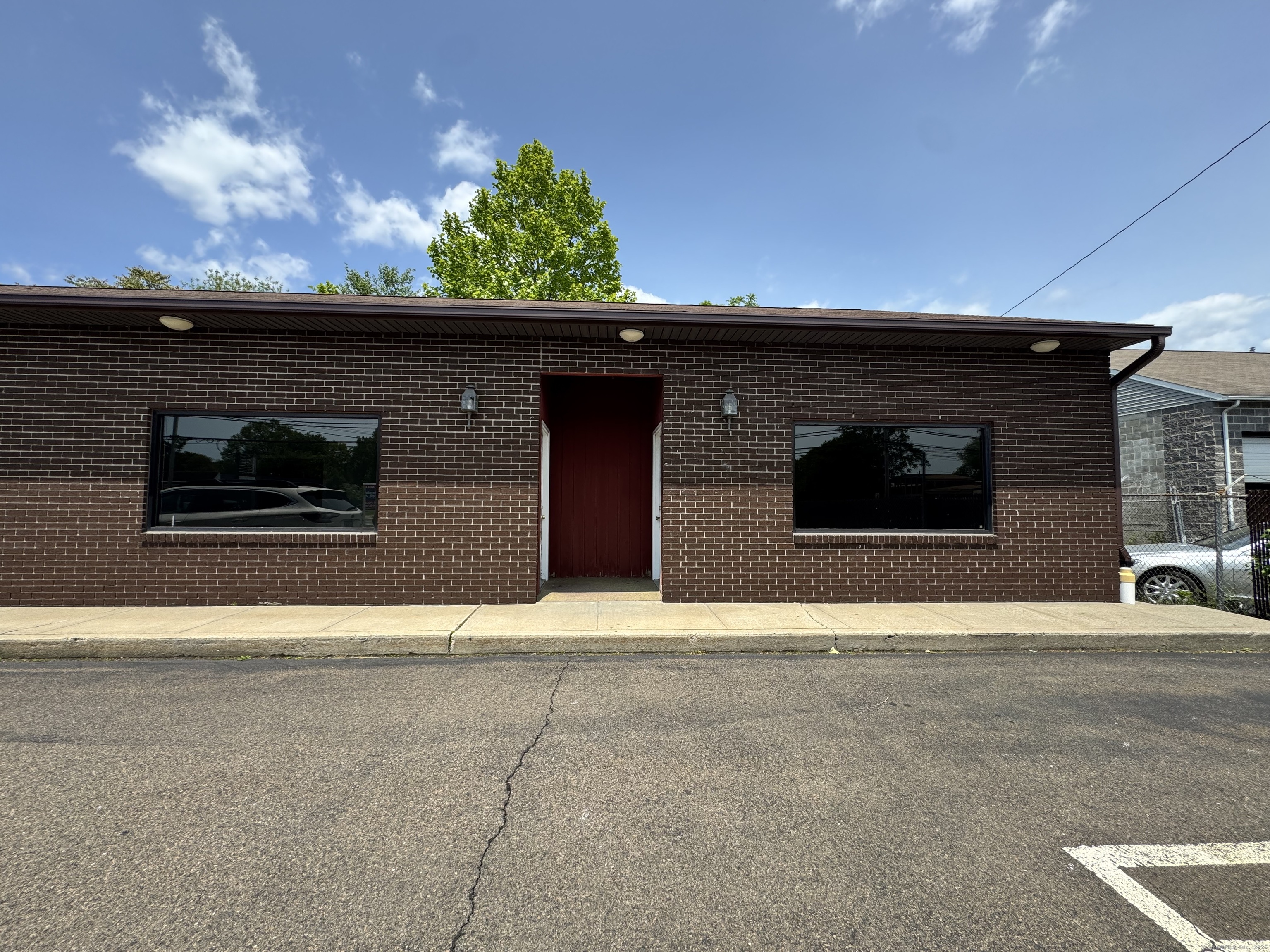 990 Bridgeport Avenue