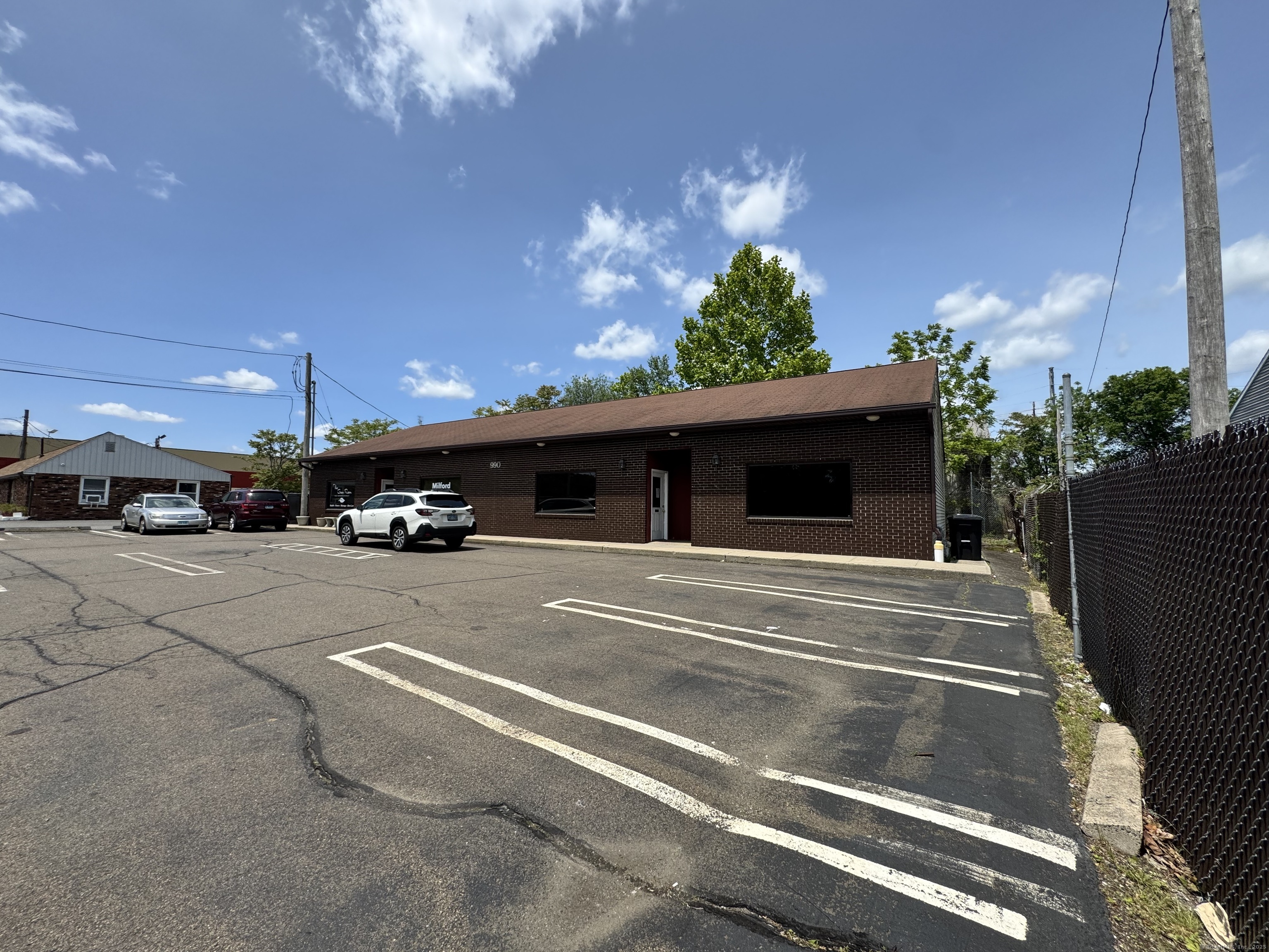 990 Bridgeport Avenue