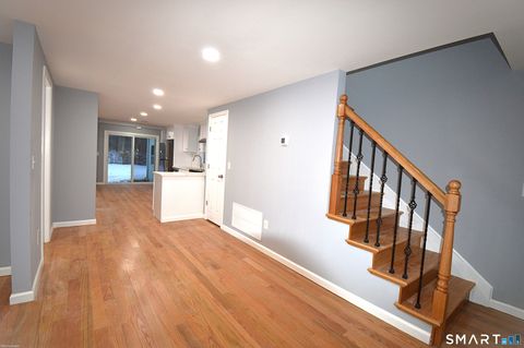 17 Railroad Avenue Farmington CT 06085