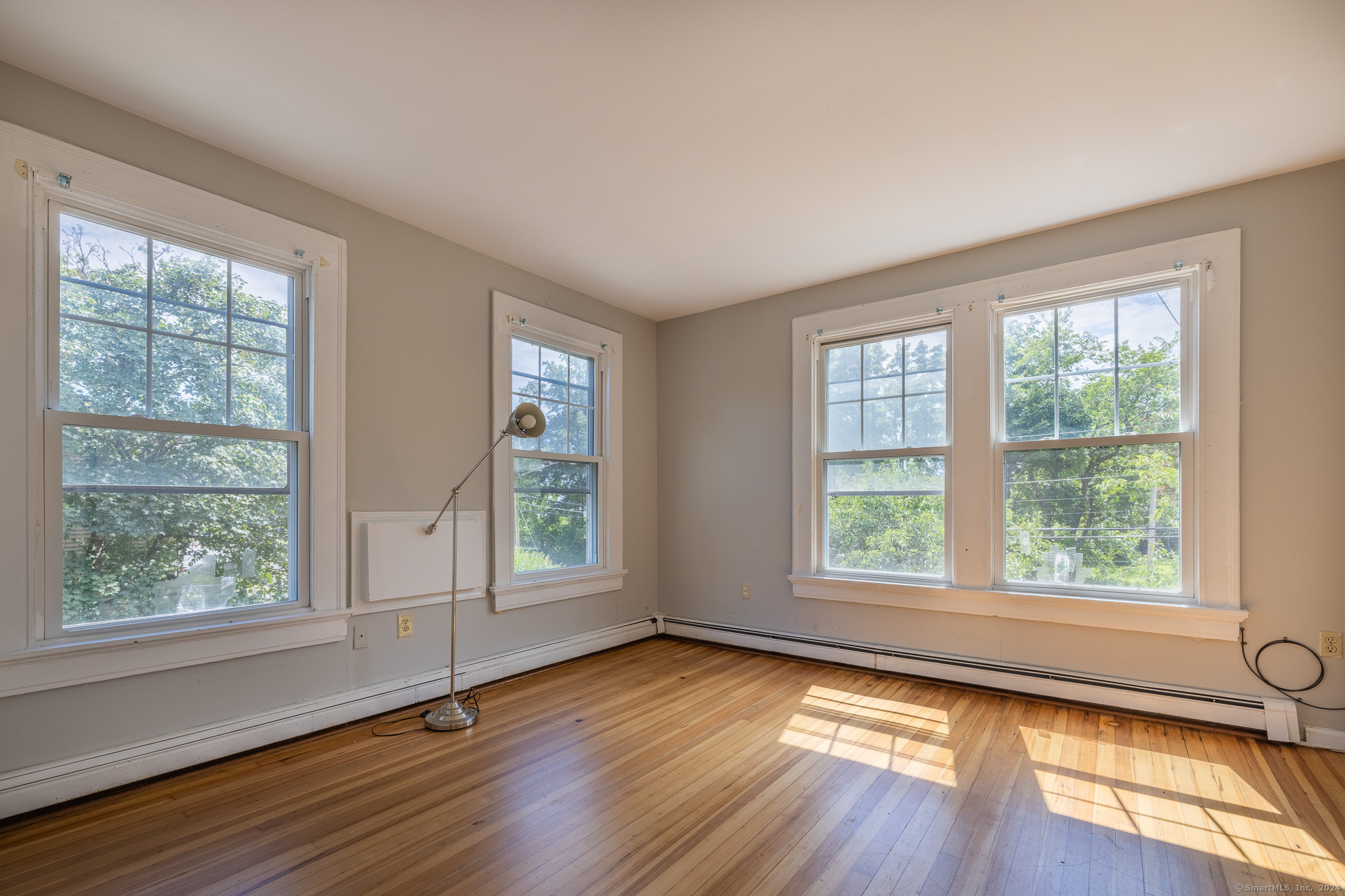 Rental Property at 56 Park Avenue 202, Bridgeport, Connecticut - Bedrooms: 2 
Bathrooms: 1 
Rooms: 4  - $1,650 MO.