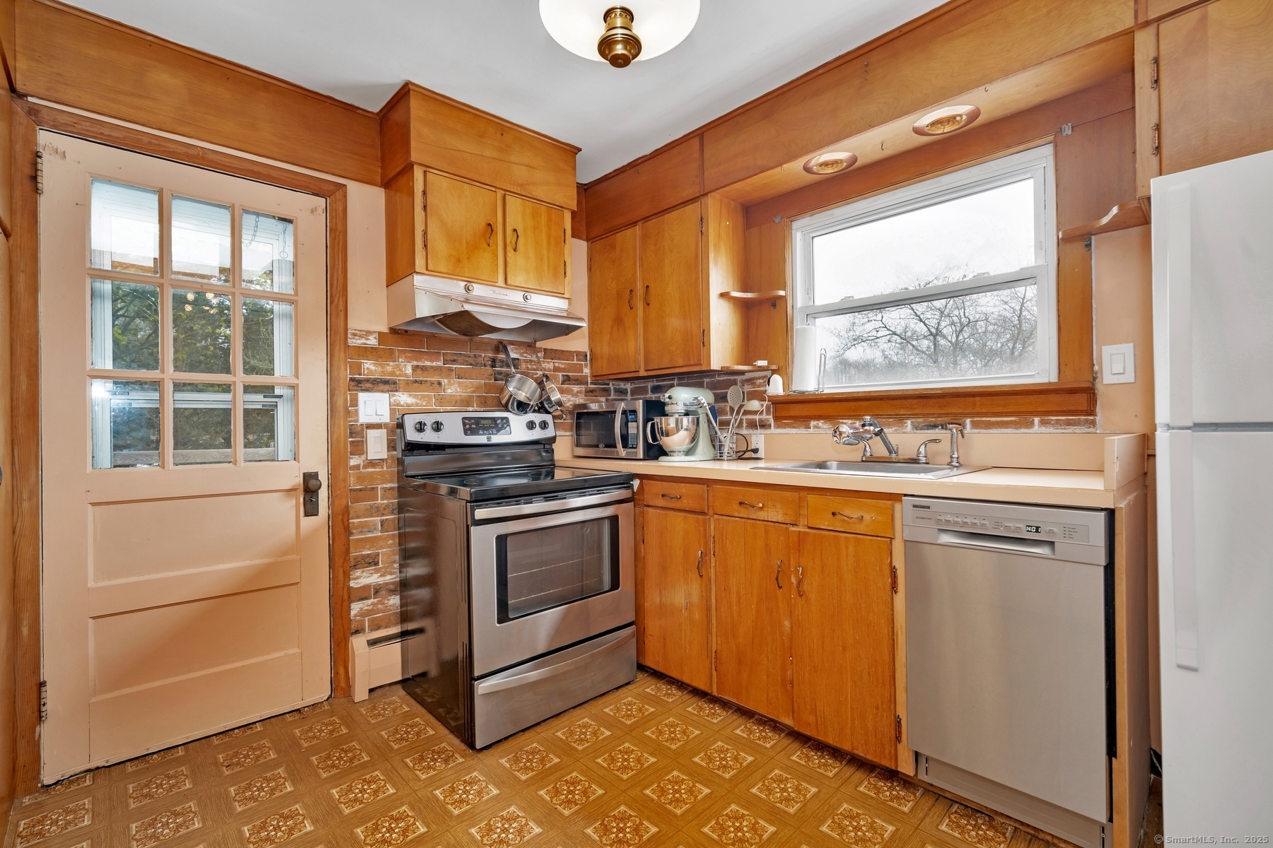 9 Woodlawn Court, Waterford, Connecticut image 25