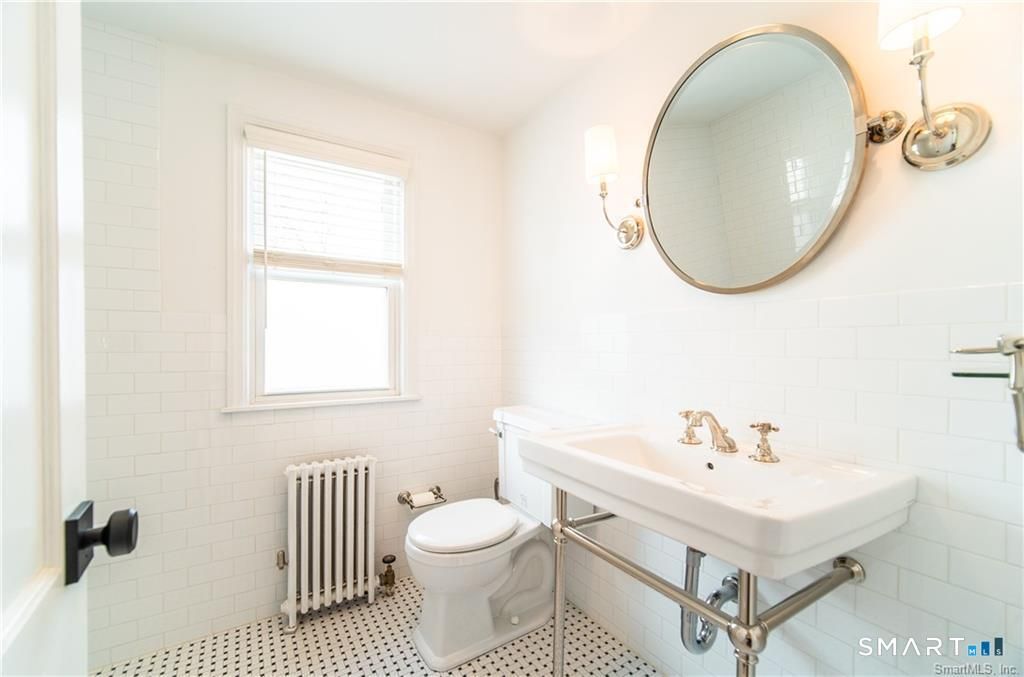 Photo of 506 Lighthouse Road, New Haven, CT 06512 (MLS # 24149740)