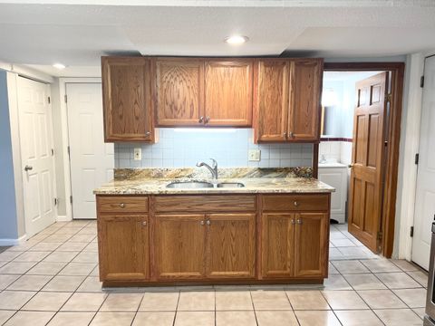 Photo of 204 S Main Street #6, Middletown, CT 06457 (MLS # 24143671)