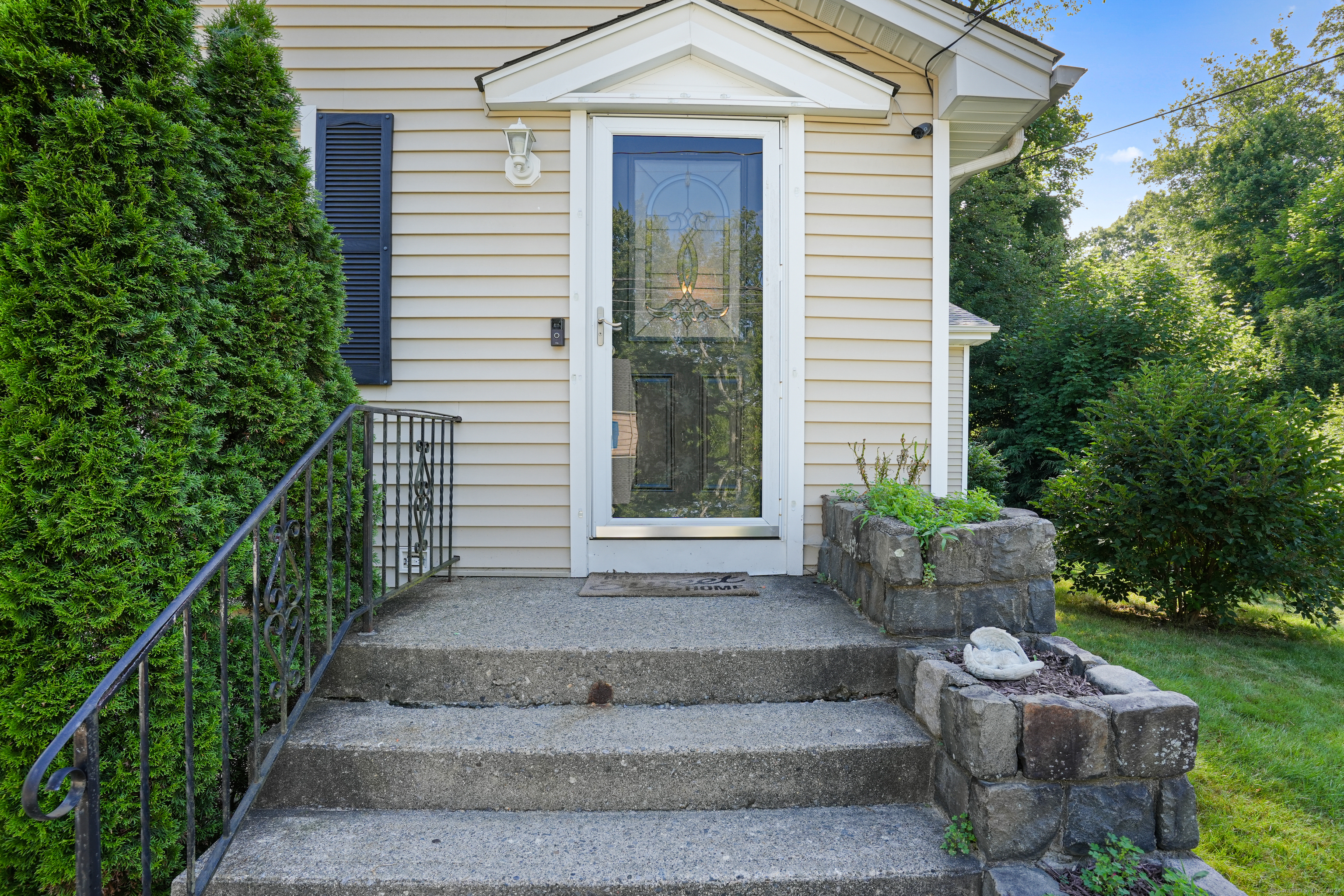 217 Macon Drive, Bridgeport, Connecticut image 2