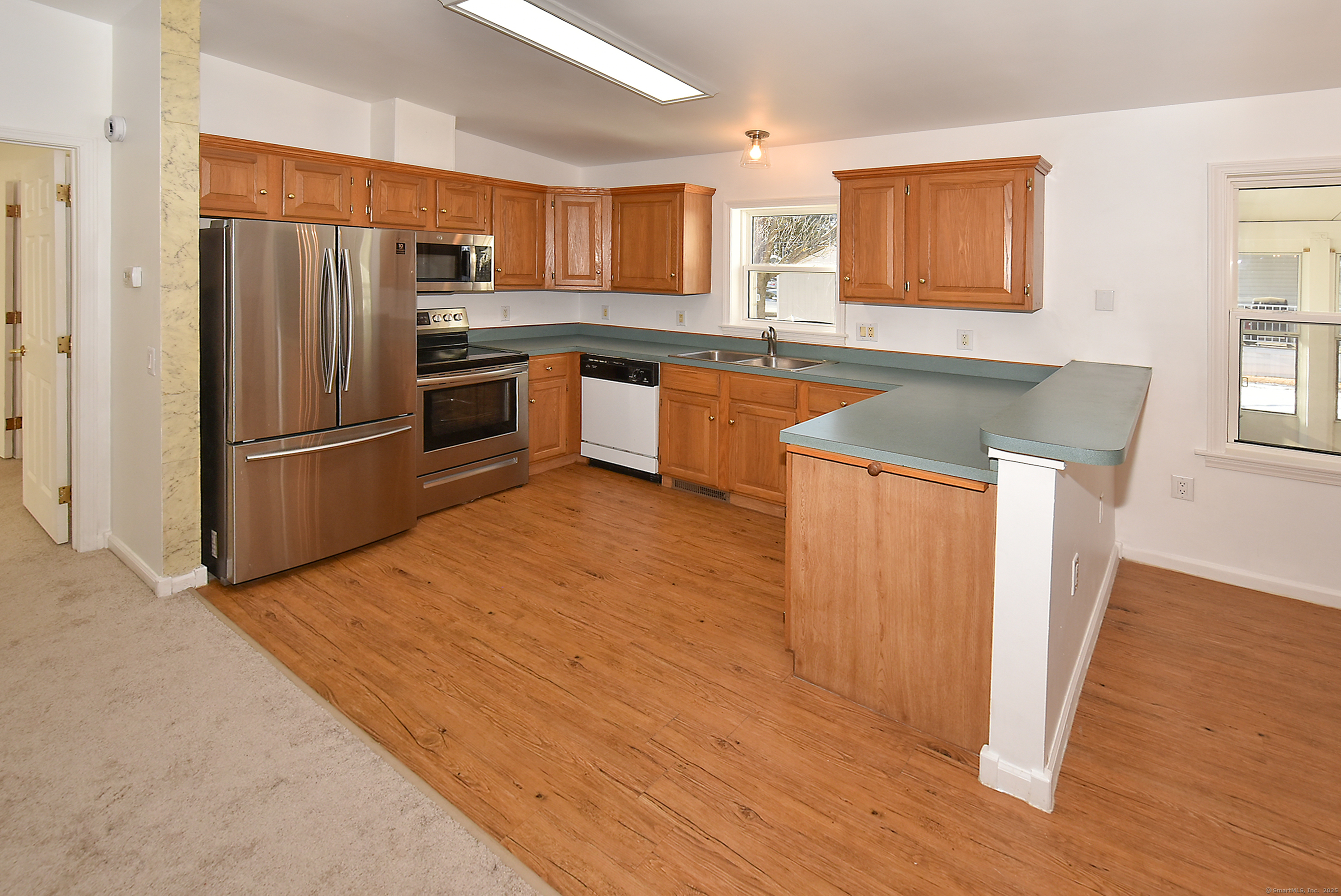 8 Riverview Drive, Plainville, Connecticut image 4