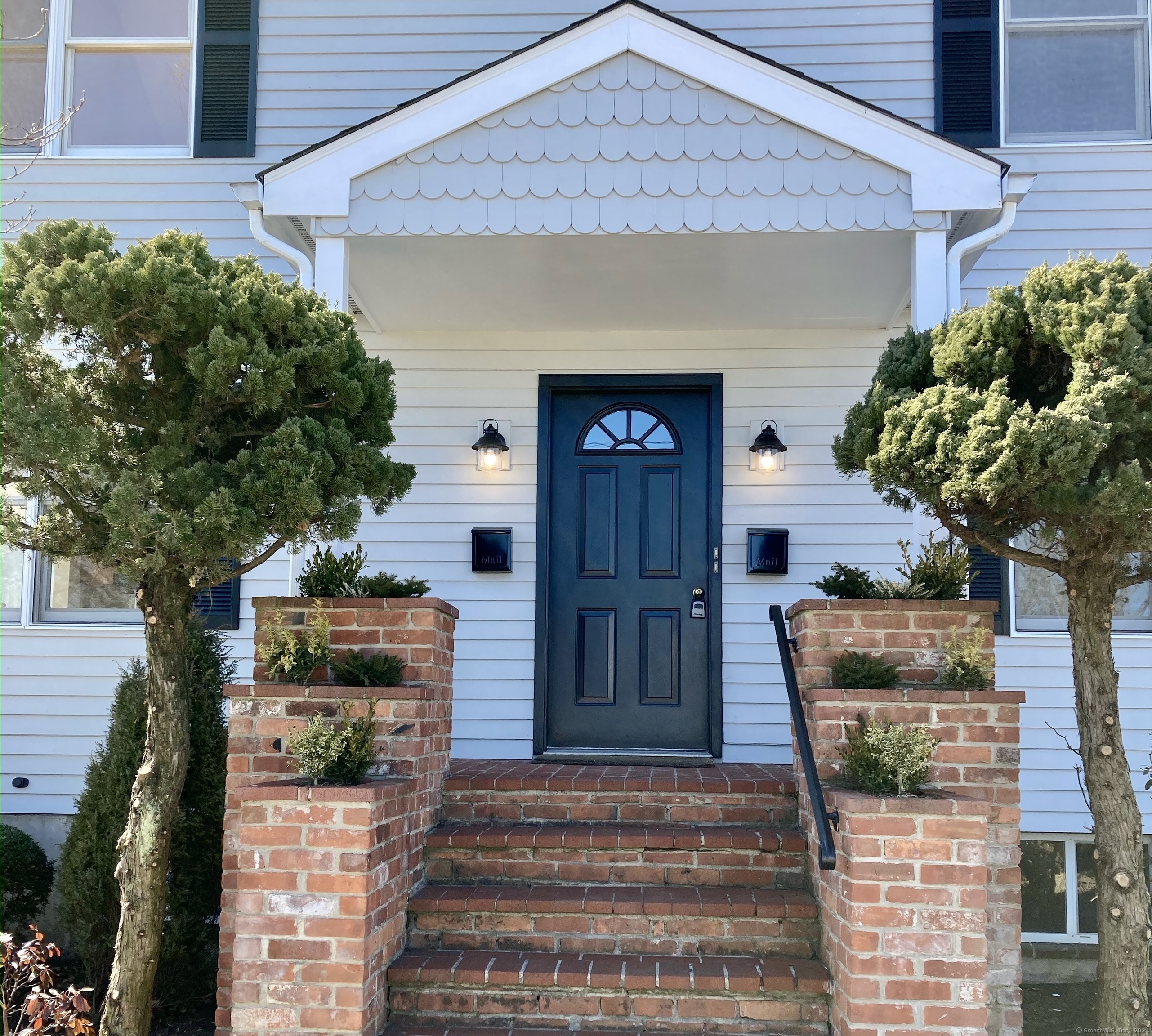 343 Weed Avenue 1st Floor, Stamford, Connecticut - 2 Bedrooms  
3 Bathrooms  
8 Rooms - 