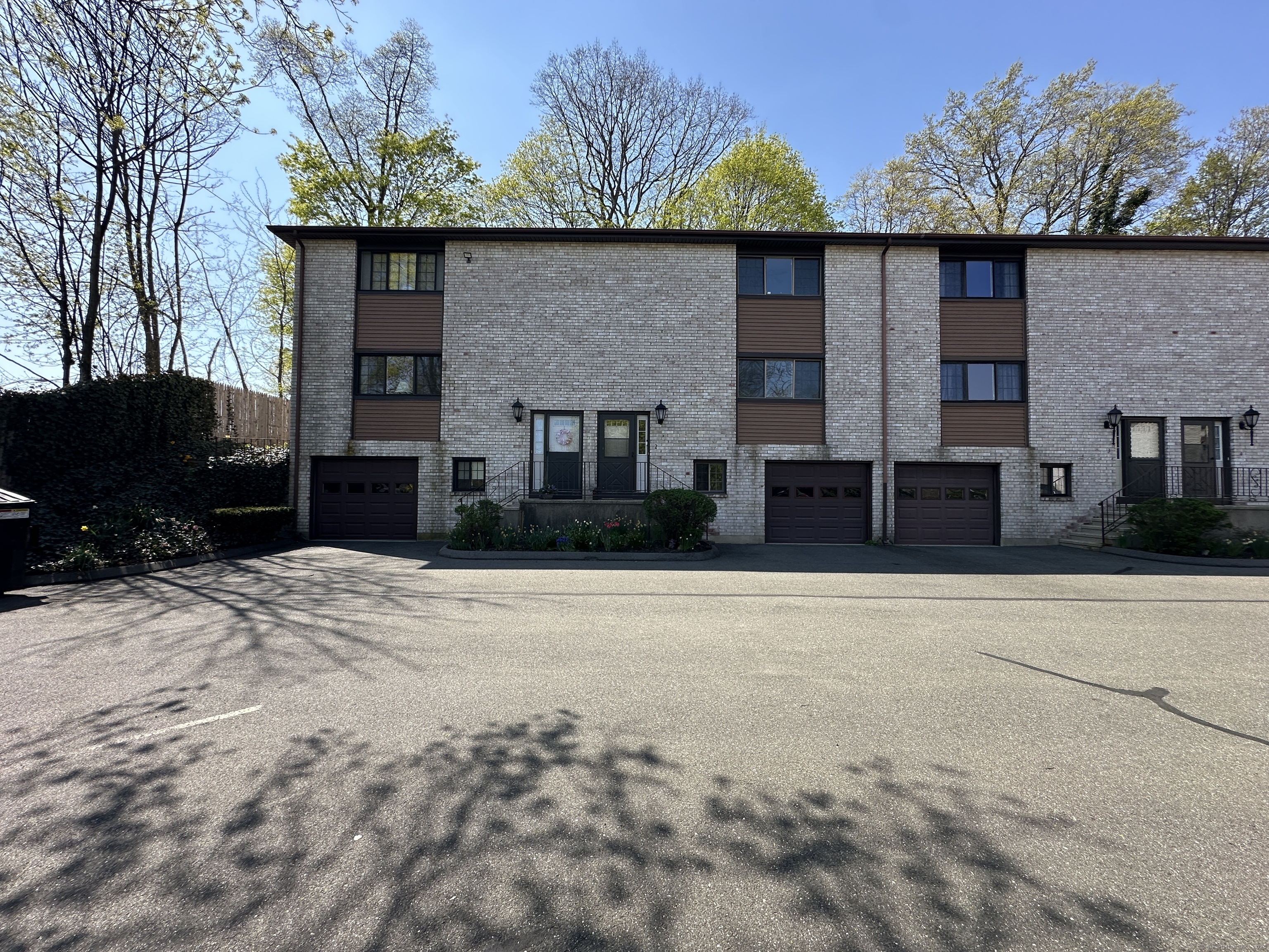 Property for Sale at Columbus Place 2, Stamford, Connecticut - Bedrooms: 2 
Bathrooms: 3 
Rooms: 5  - $479,000