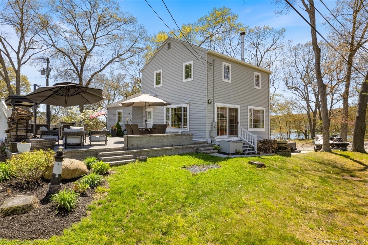 Property for Sale at 37 Laurel Street, East Lyme, Connecticut - Bedrooms: 4 
Bathrooms: 3 
Rooms: 6  - $879,000