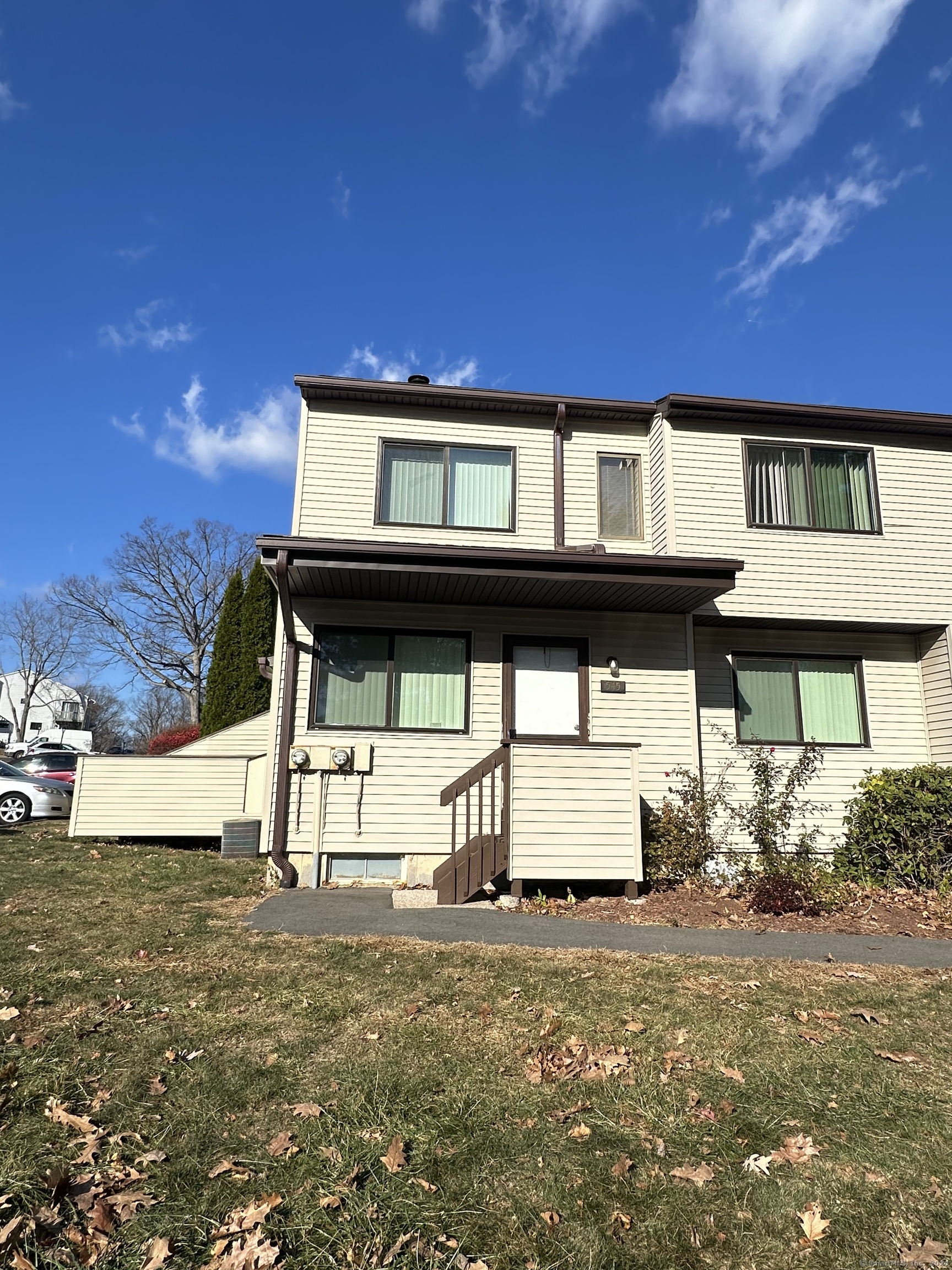 545 Cypress Road 545, Newington, Connecticut - 2 Bedrooms  
2 Bathrooms  
5 Rooms - 