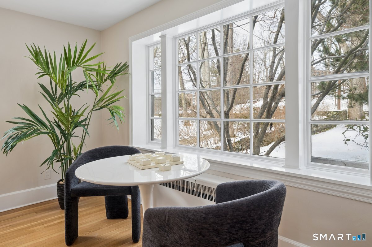 1091 Round Hill Road